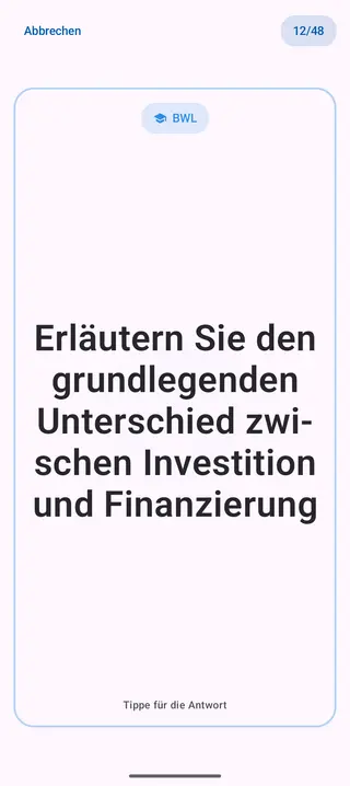 Lernkarte in der App, Vorderseite mit der Frage: Erläutern Sie den grundlegenden Unterschied zwischen Investition und Finanzierung