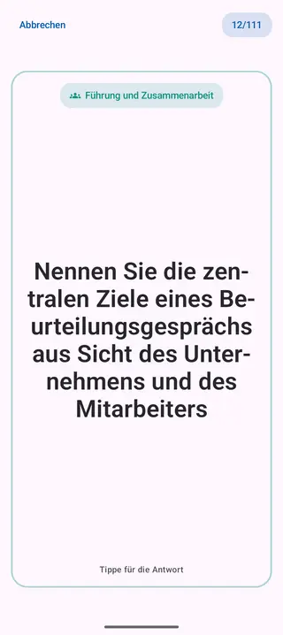 Lernkarte in der App, Vorderseite mit der Frage: Nennen Sie die zentralen Ziele eines Beurteilungsgesprächs aus Sicht des Unternehmens und des Mitarbeiters